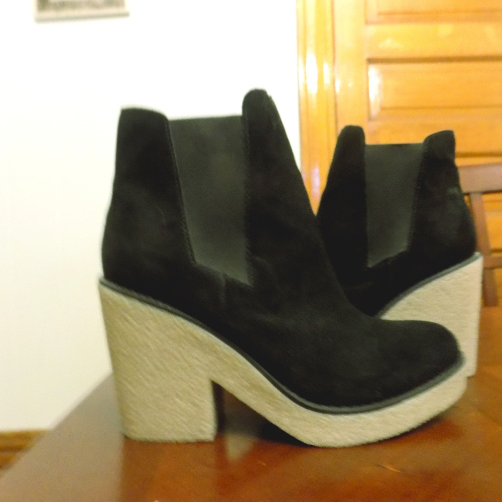 Urban Outfitters Chunky Heel Mod Contrast Booties