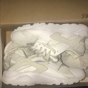 White Nike Hurraches