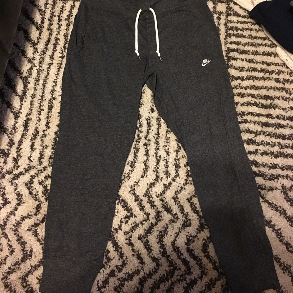 nike cropped joggers