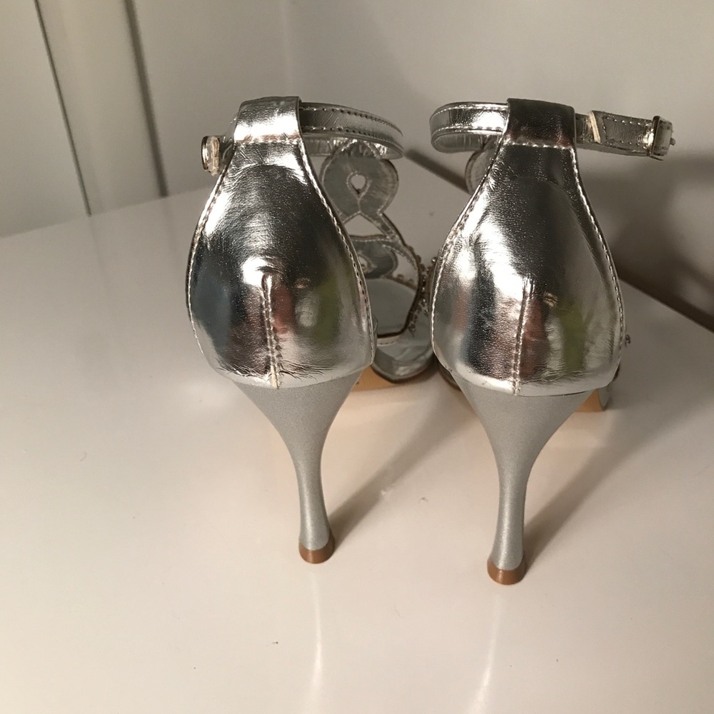 ‼️LAST ONE!⏳Silver Rhinestone Dress Heels! 💎 - Picture 4 of 6