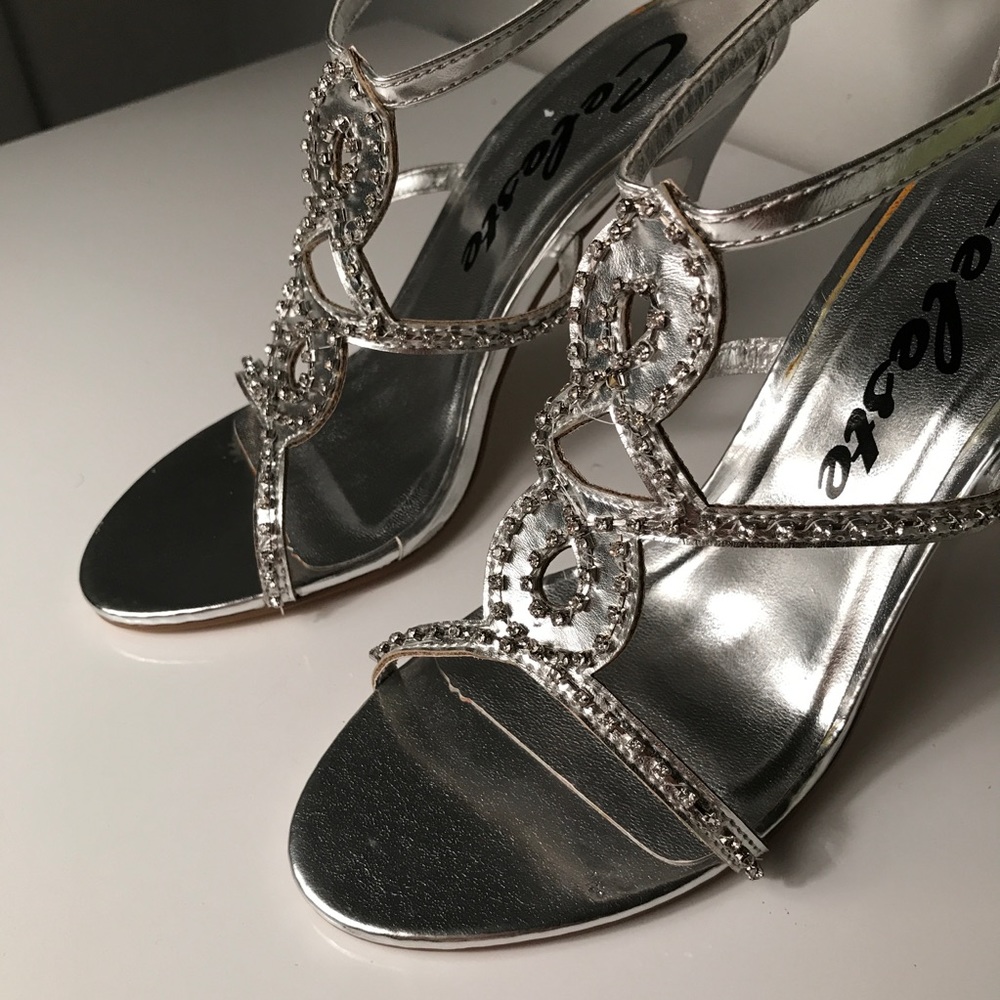 ‼️LAST ONE!⏳Silver Rhinestone Dress Heels! 💎 - Picture 5 of 6