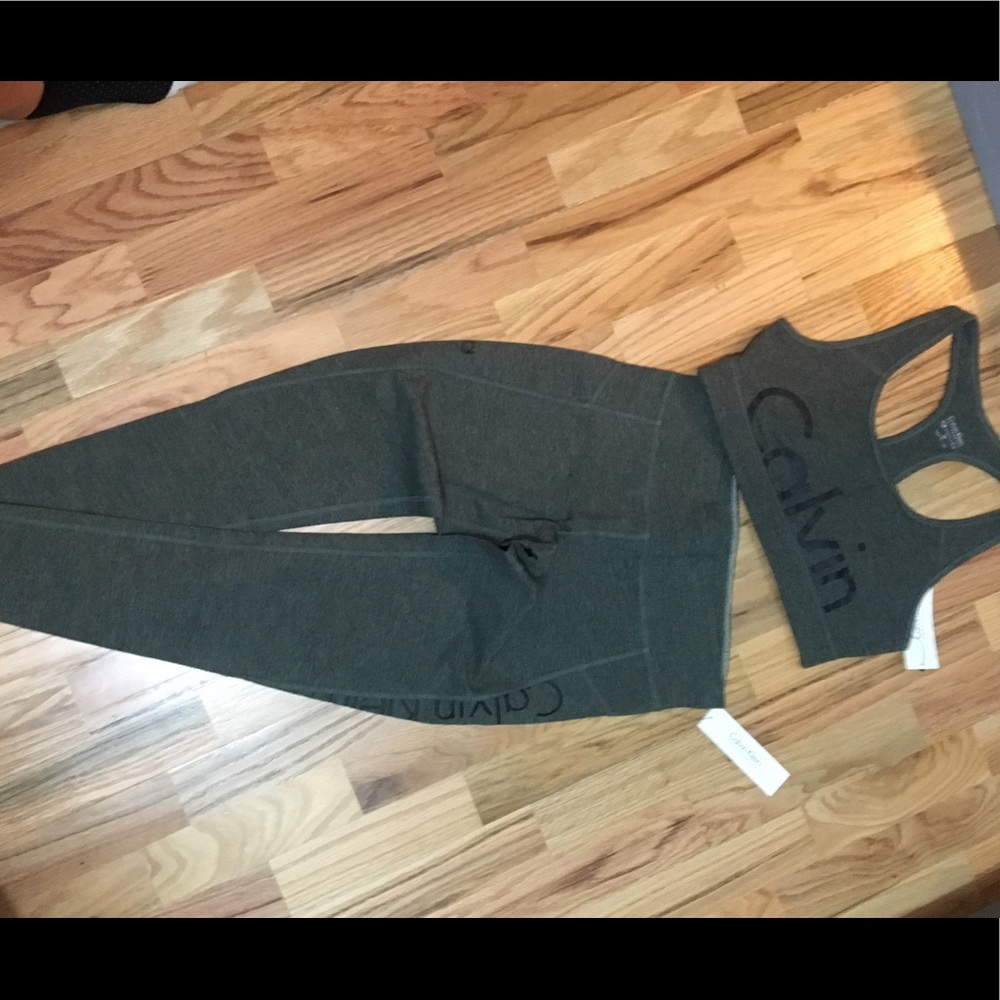 NWT Calvin Klein army green set size medium