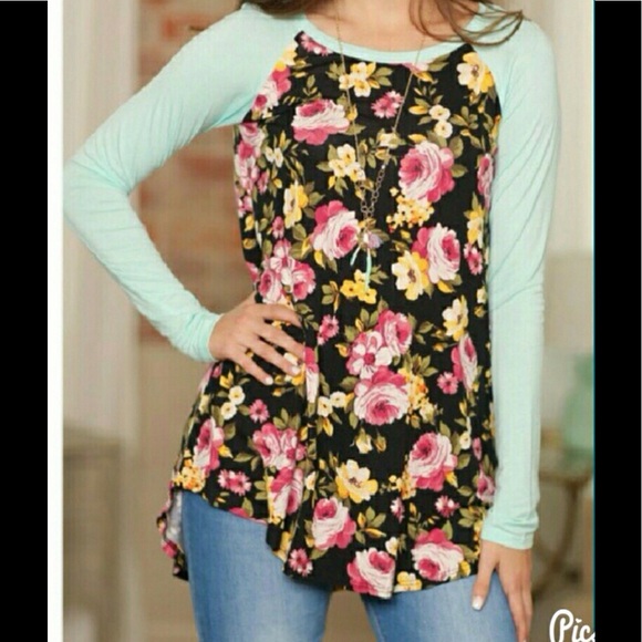 Floral Raglan long sleeve knit Tunic 💜 - Picture 2 of 7