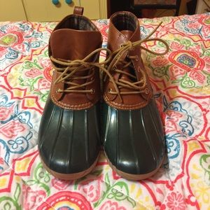 Duck boots