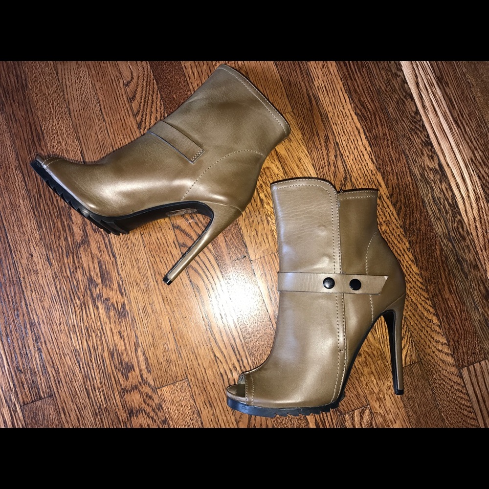 NWOT Beau + Ashe Ankle Boots