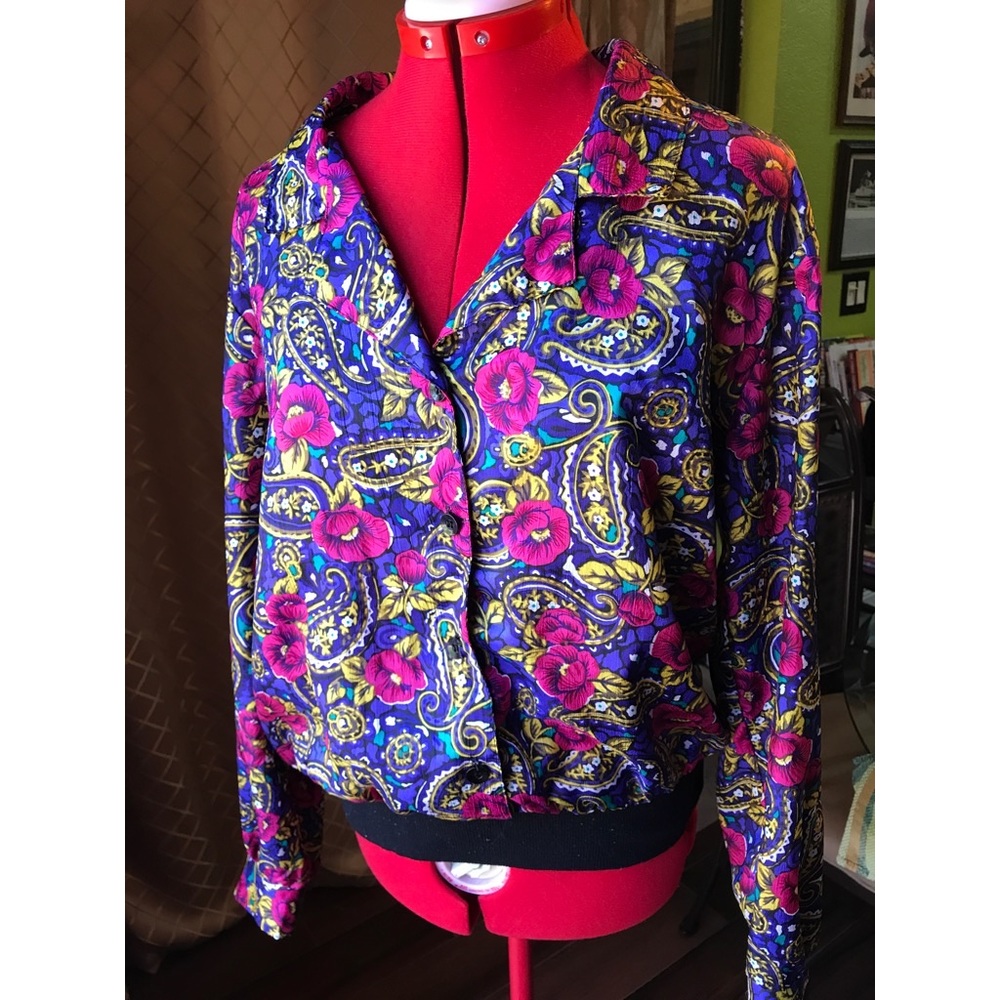 Vintage floral pullover button up jacket .