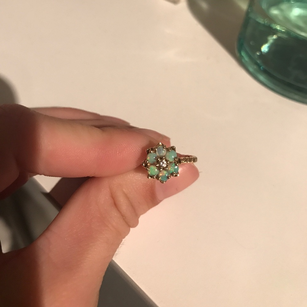 14K GOLD AND OPAL FLOWER RING