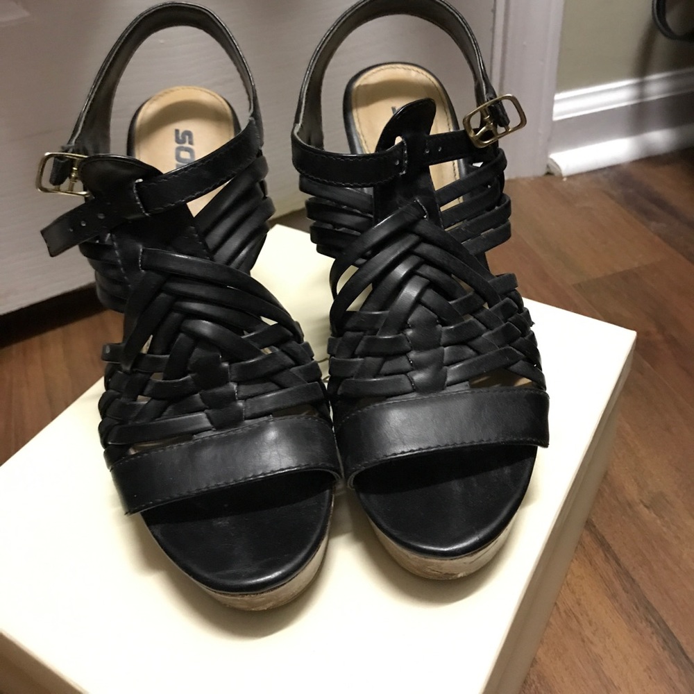 Black and brown wedges