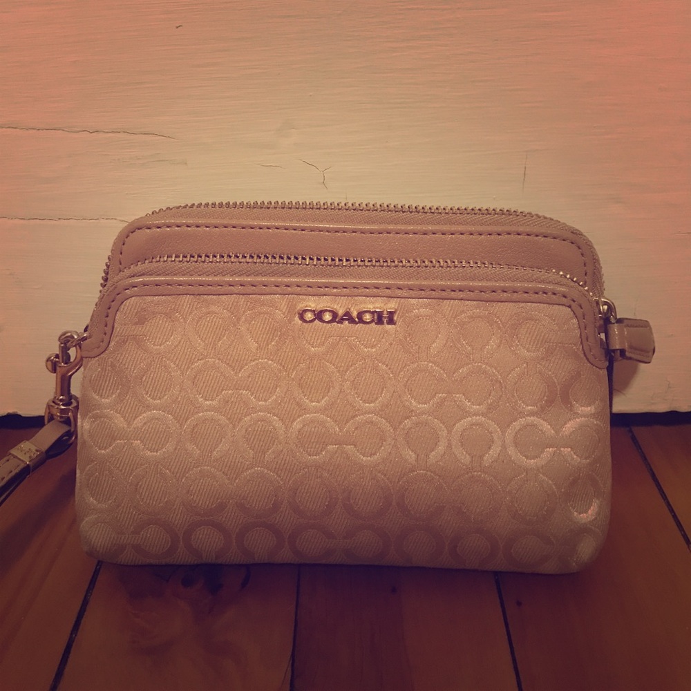 Coach wristlet New Without Tags - gold logo print