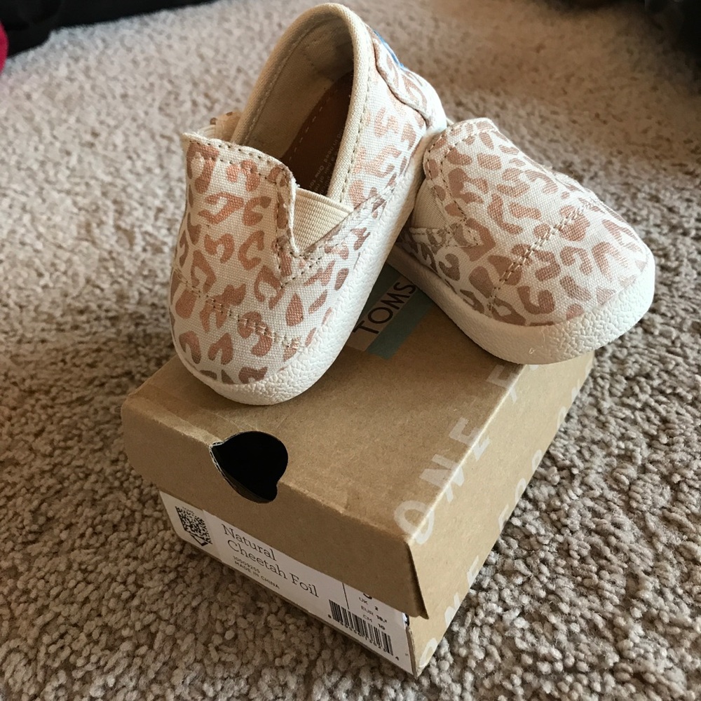 BRAND NEW BABY TOMS