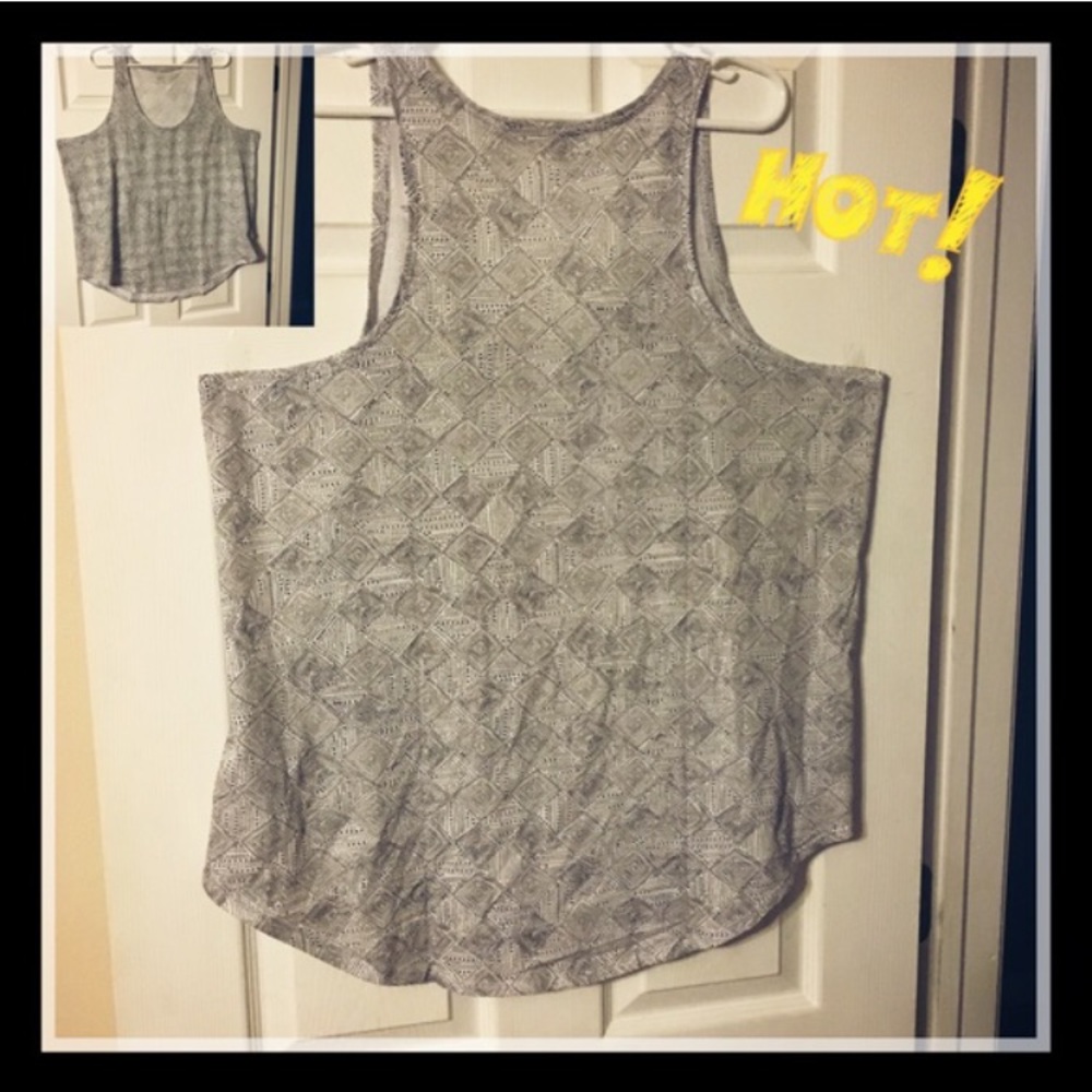 ➕ NWT Relaxed Fit Racerback Tank - Picture 2 of 4