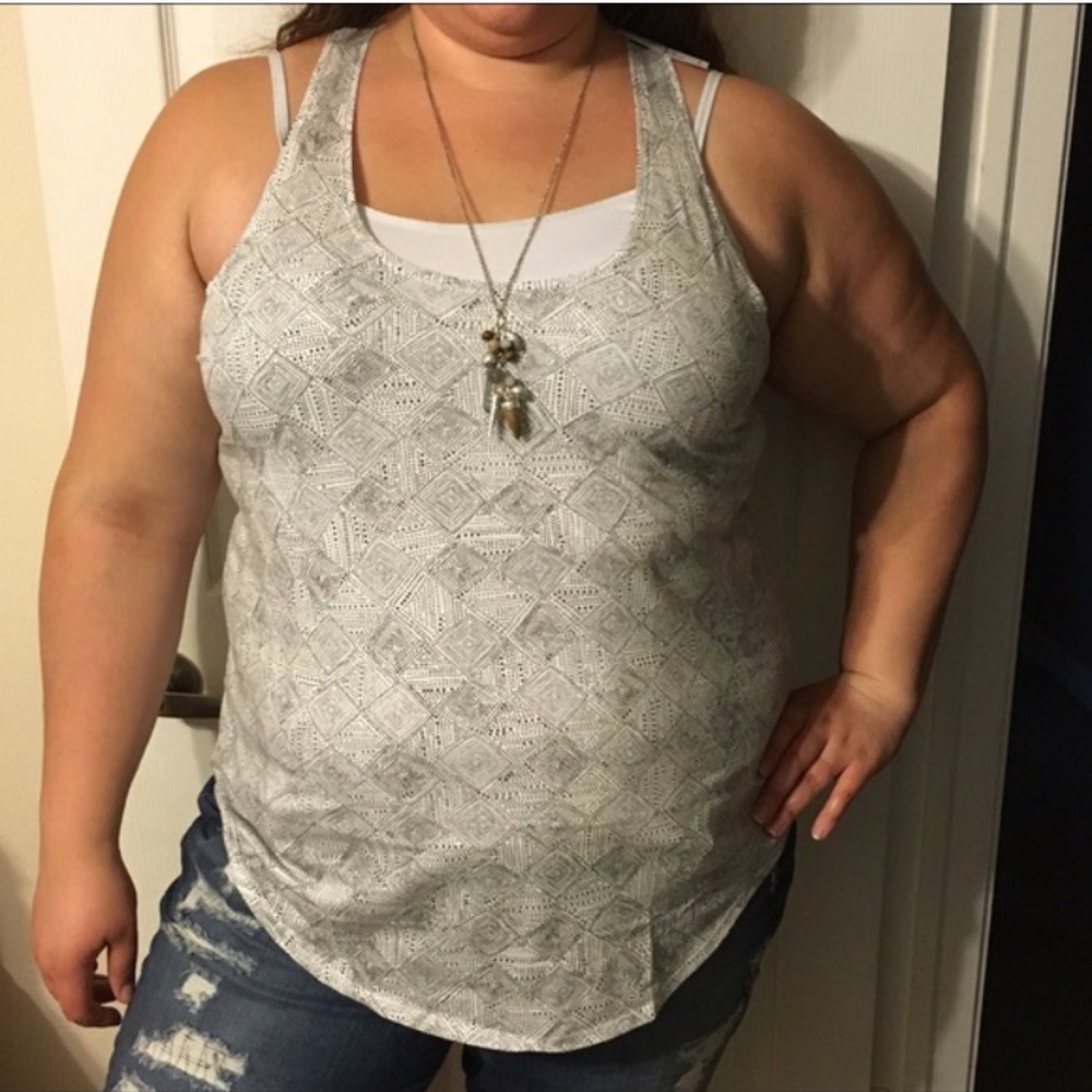 ➕ NWT Relaxed Fit Racerback Tank - Picture 3 of 4