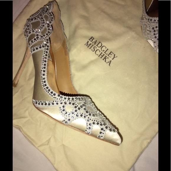 Badgley Mischka pointy toe bridal pumps in ivory - Picture 4 of 4