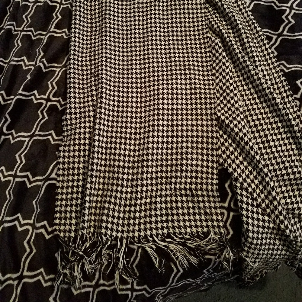 Scarf - Picture 2 of 3