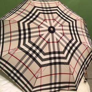 Small Burberry umbrella