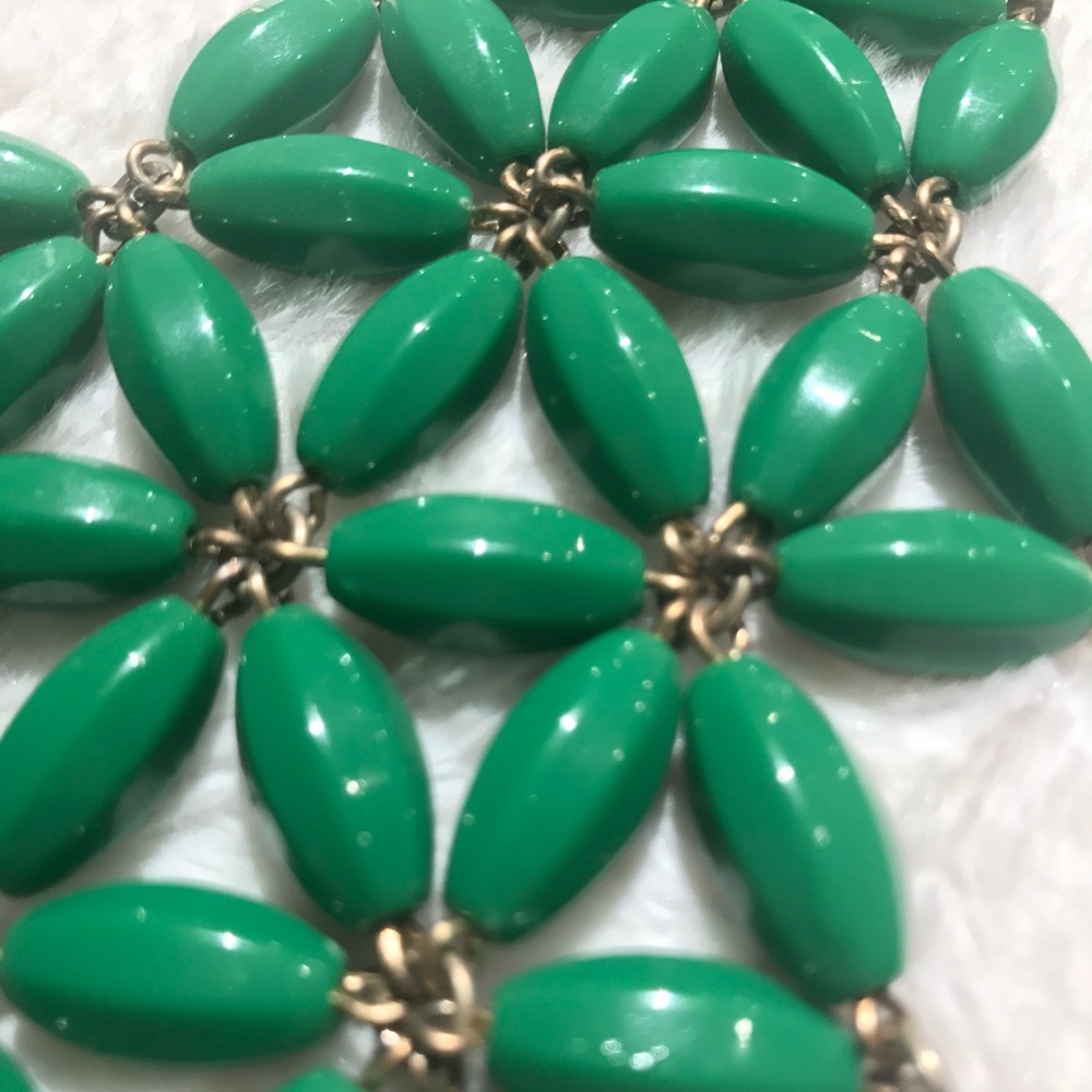 Green patterned necklace - Picture 2 of 2