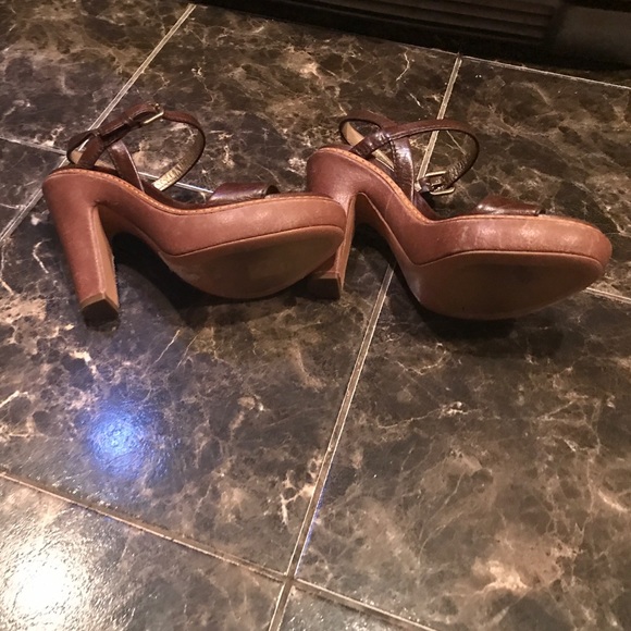 Prada women's shoes - Picture 3 of 4