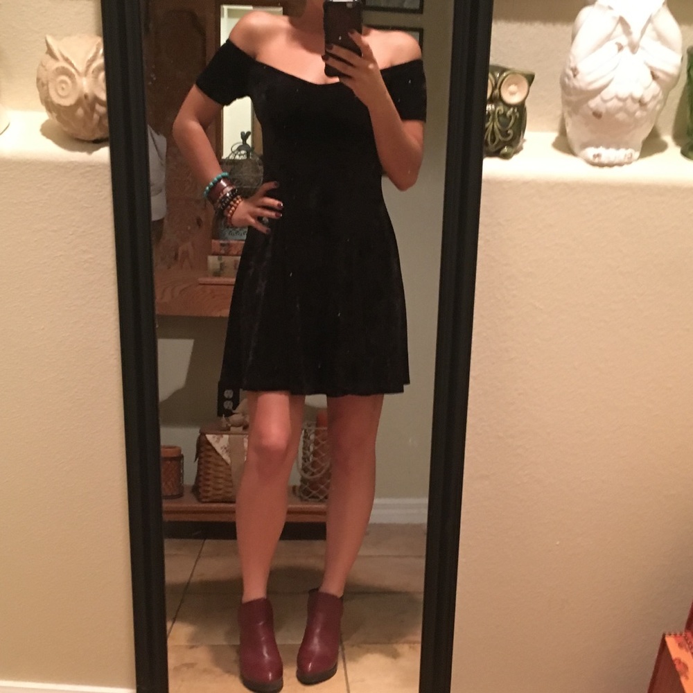 Crushed Velvet, off the shoulders party dress