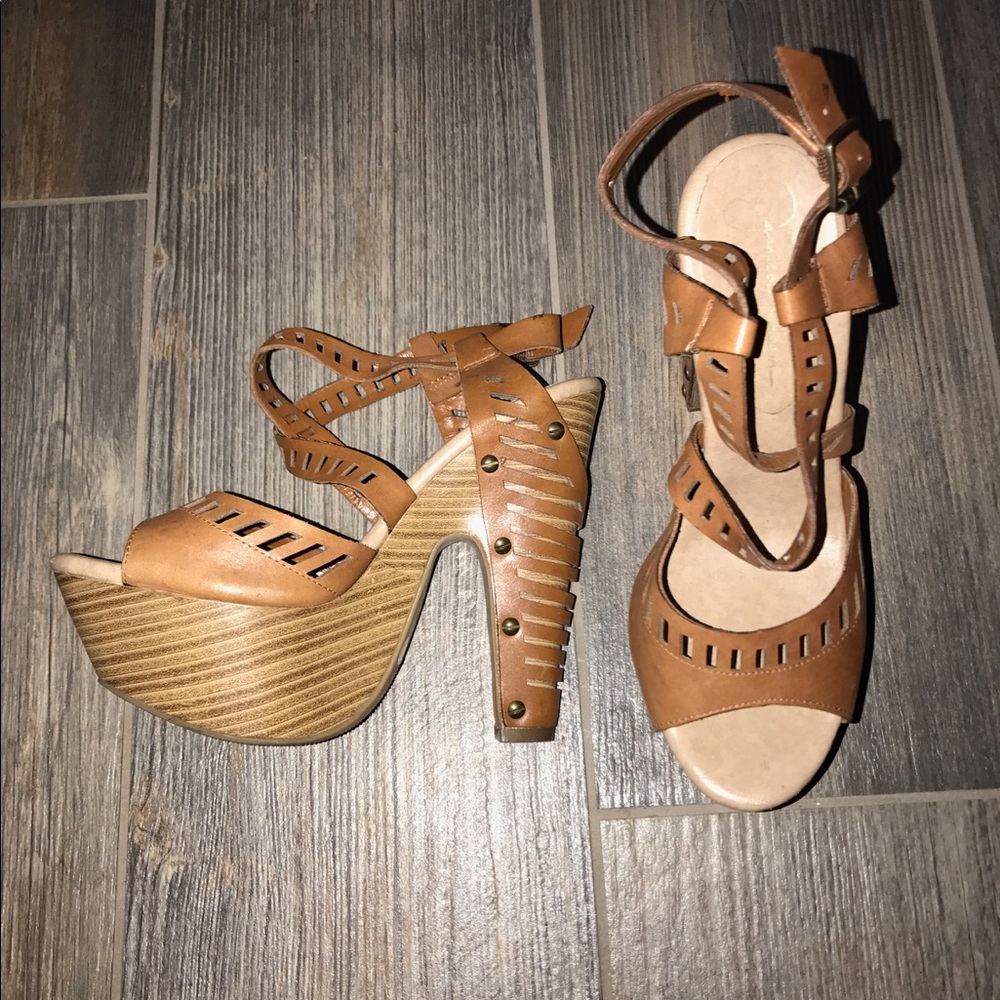 Jessica Simpson boho heals