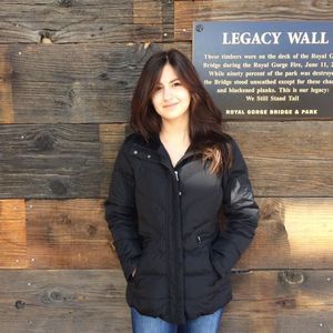 Meet your Posher, Courtney