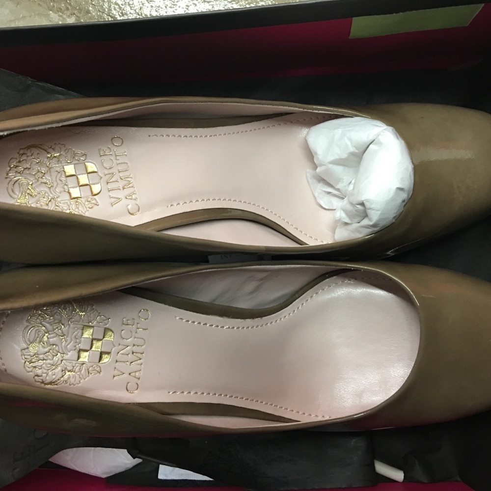 Shoes - Picture 3 of 7