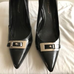BCBG size 7 women patten leather black high heels