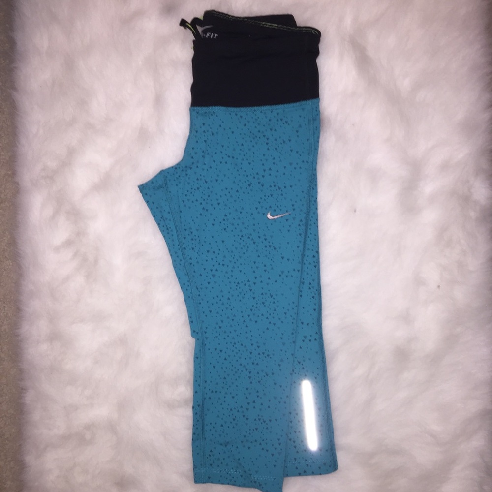 ❌SOLD❌ Nike Capri pants