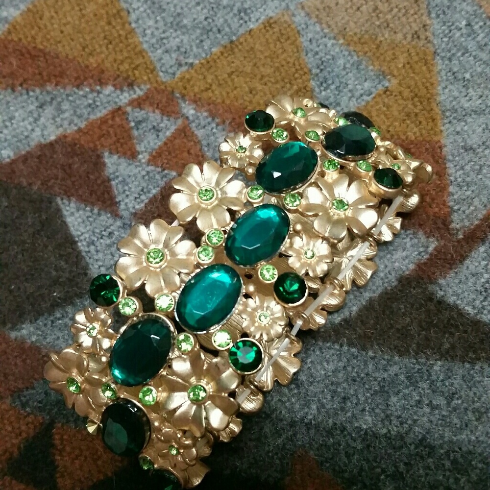 Emerald flower bracelet