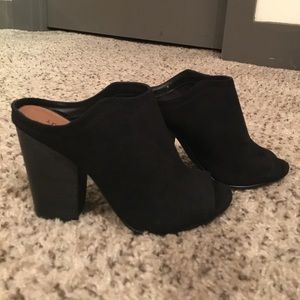 Fall for these Black Booties 🍁🍂