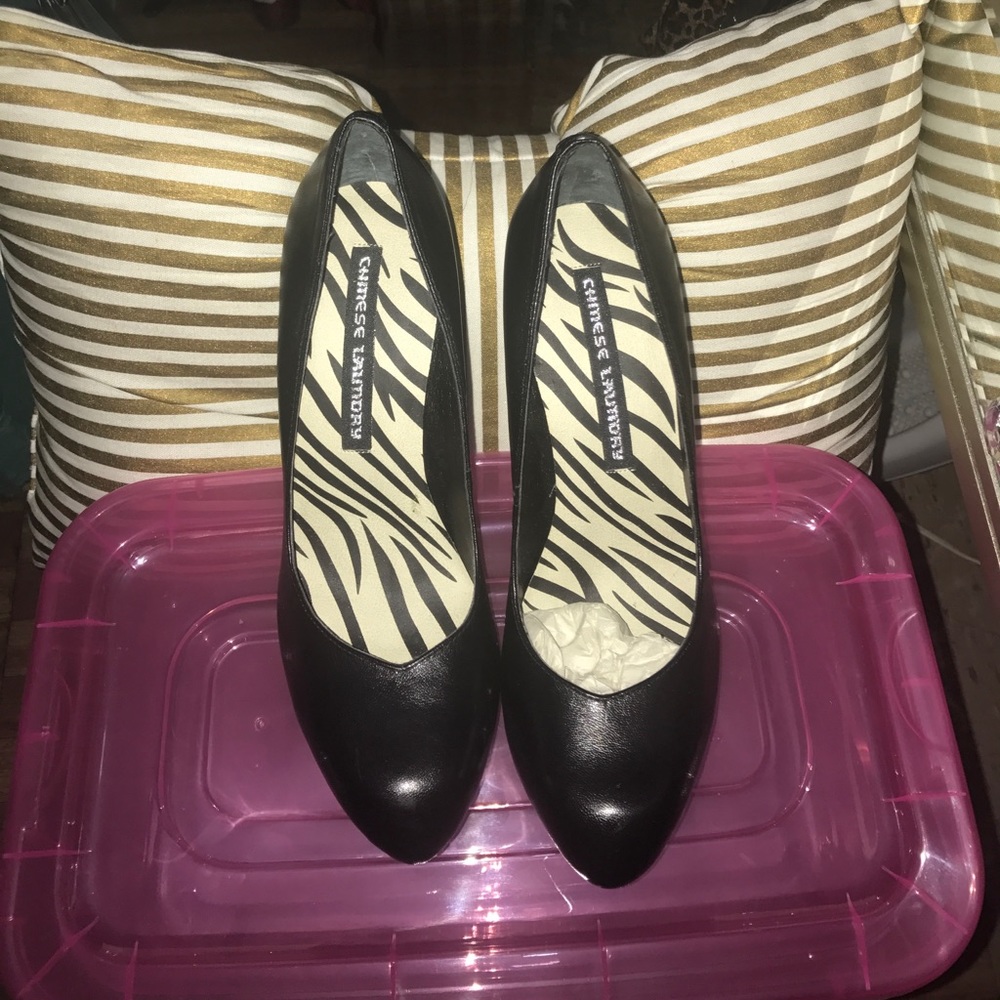 Chinese Laundry Black Pumps