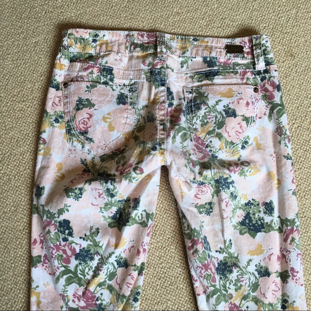 Super cute floral print on white denim jeans