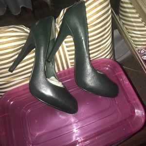 Chinese Laundry Green Pumps