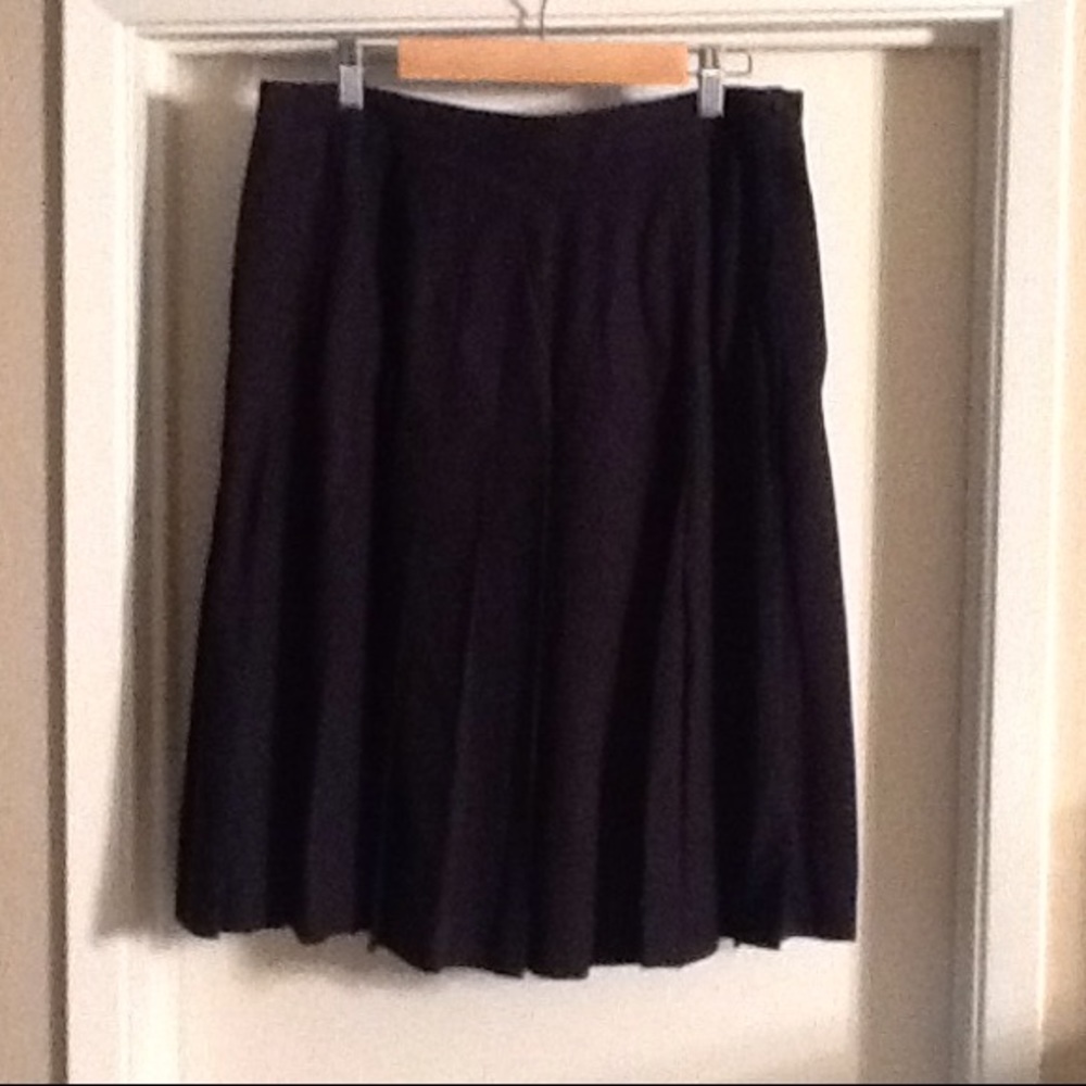 Full pleated skirt