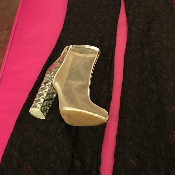 ⭐️ 5 STAR ⭐️ Silver MESH and silver chrome BOOTIE - Picture 2 of 3