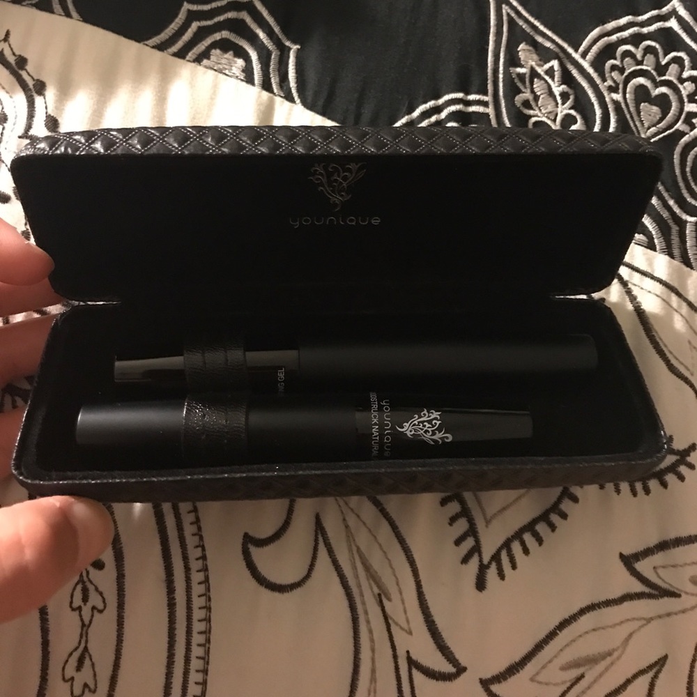 3-D fiberlash mascara