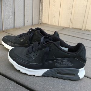 Nike Air Tennis Shoes