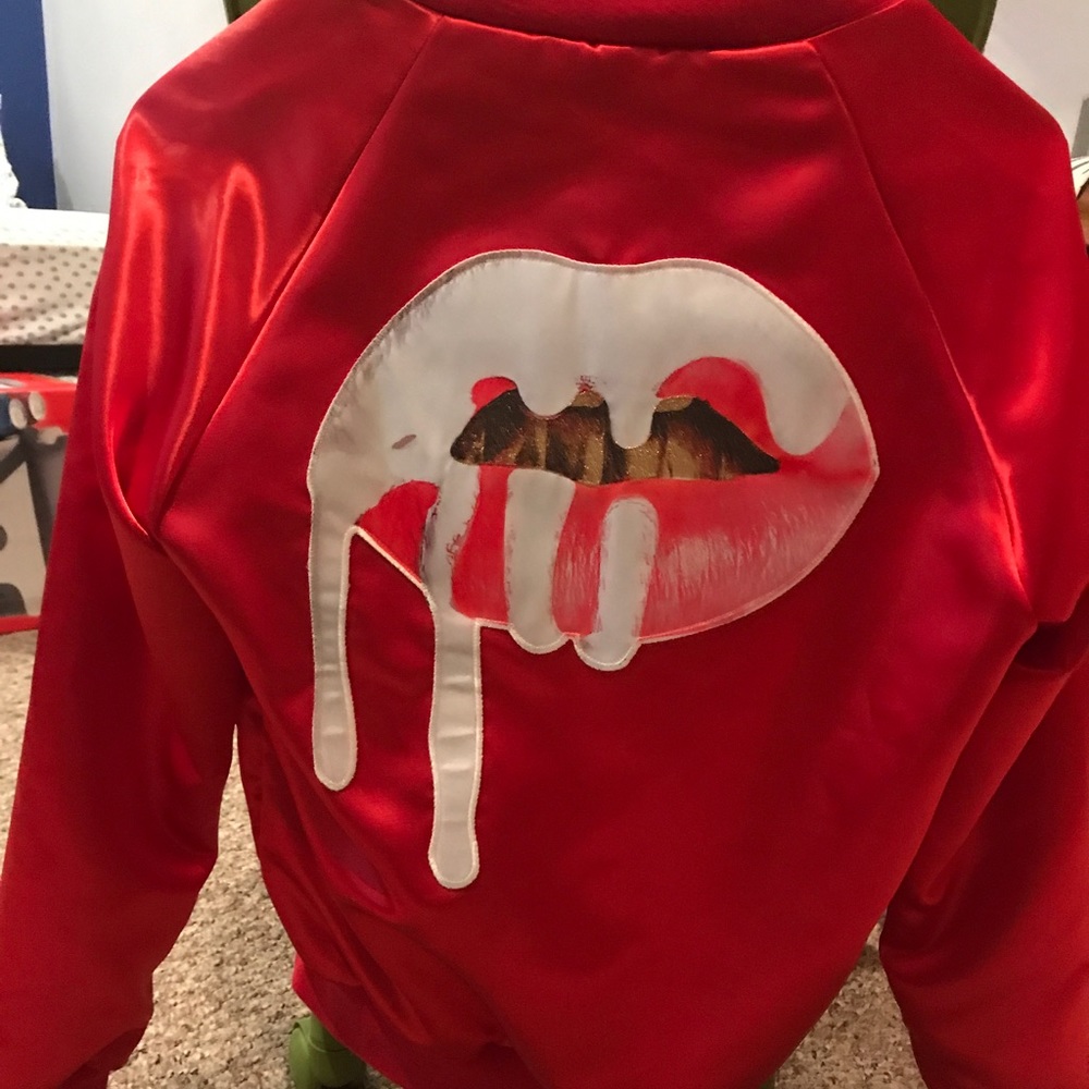 Kylie Jenner (s) red lips Bomber jacket.