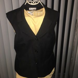 Le Suit men's black vest. Great condition!