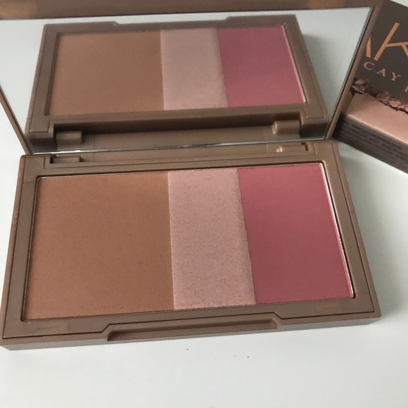 💥FLASH SALE💥NIB Urban Decay Naked Face Palette - Picture 3 of 6