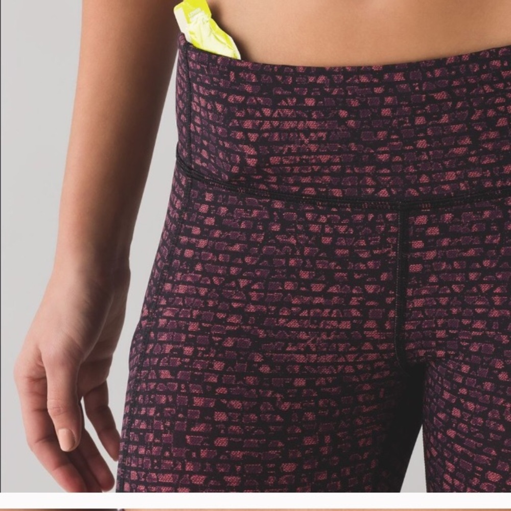 Lululemon Speed Tight V sz 4