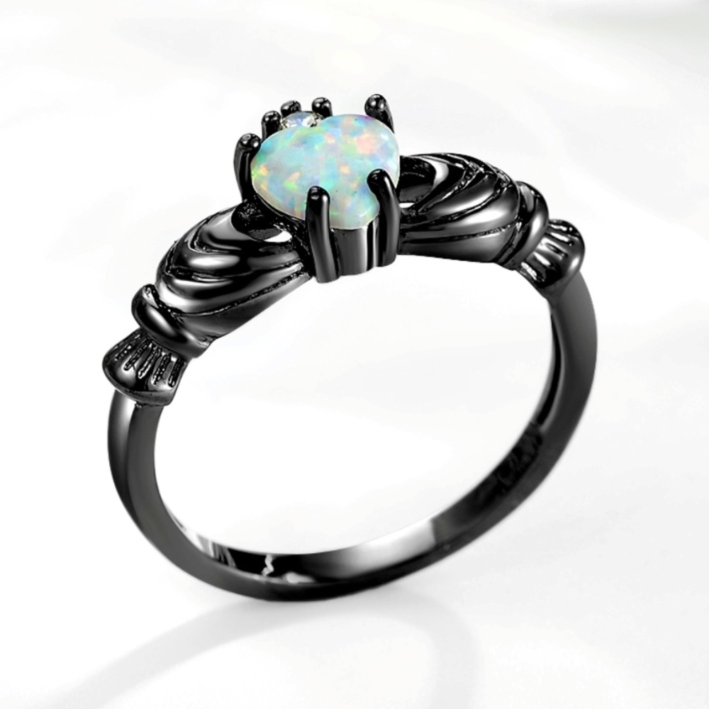 Dainty Claddagh ring, fire opal, gold filled - Picture 5 of 5