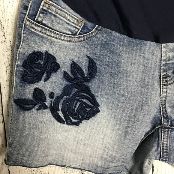 Embroidered Maternity Denim Shorts - Picture 3 of 5