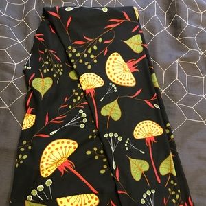 LuLaRoe Tall Curvy Leggings