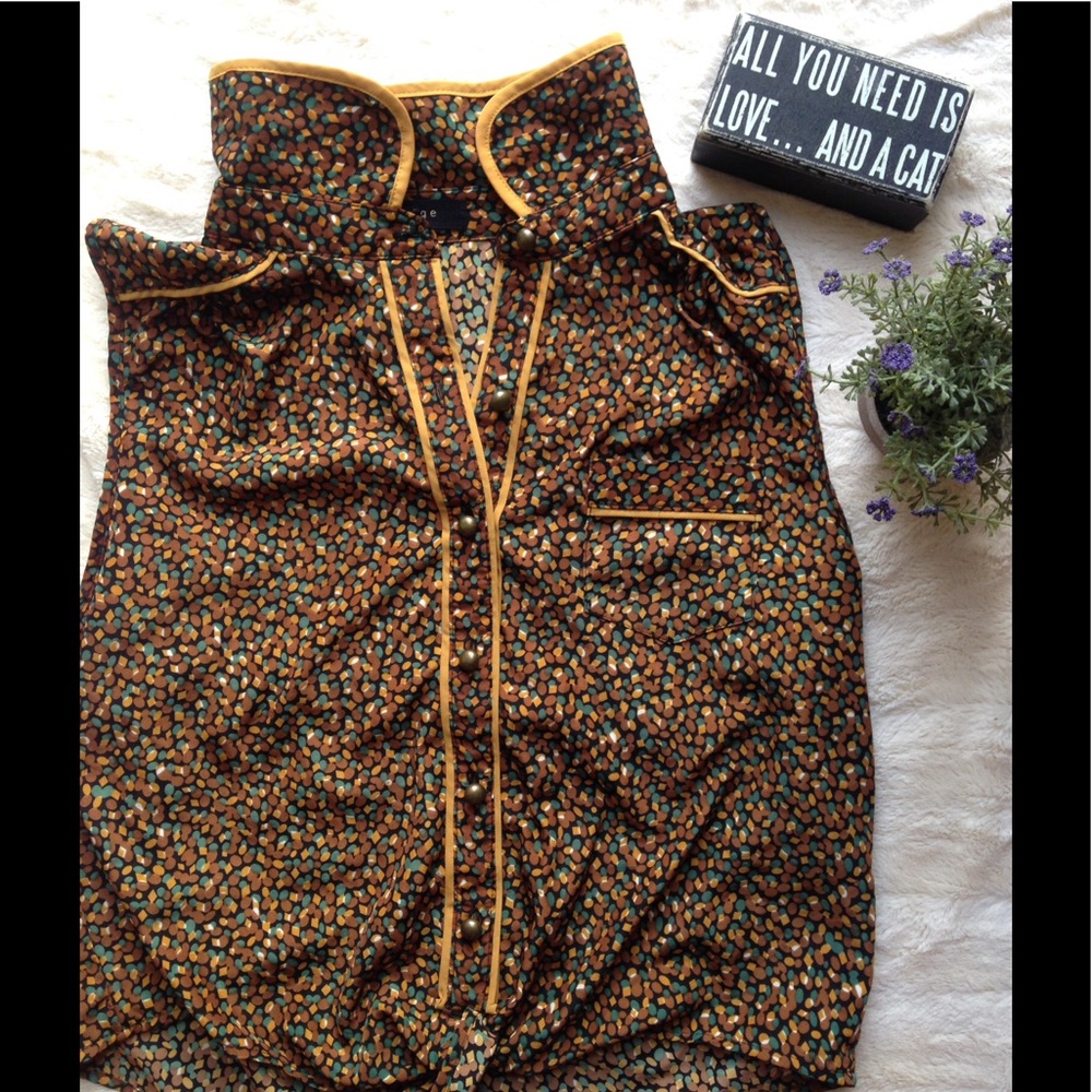 SOLD Sleeveless Button Up By Edge