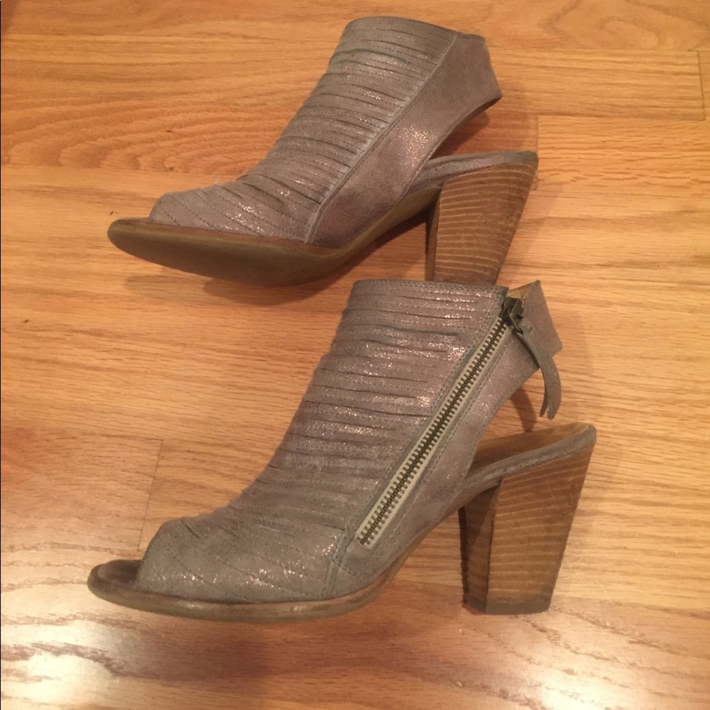 Paul Green Cayanne metallic peep toe booties