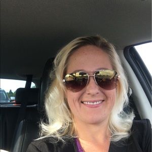 Meet your Posher, Karrie