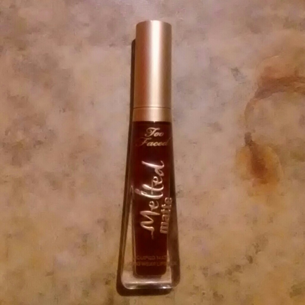 🍀In the color drop dead red.