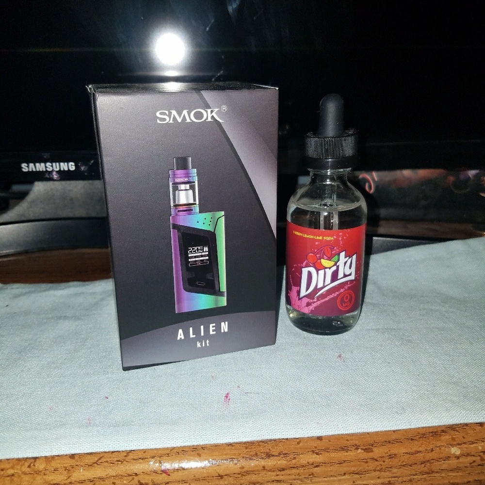 Multi-colored alien kit and dirty cherri 0mg liqui