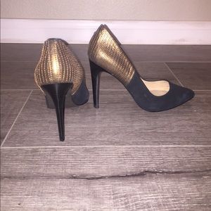 Navy blue and gold pumps!