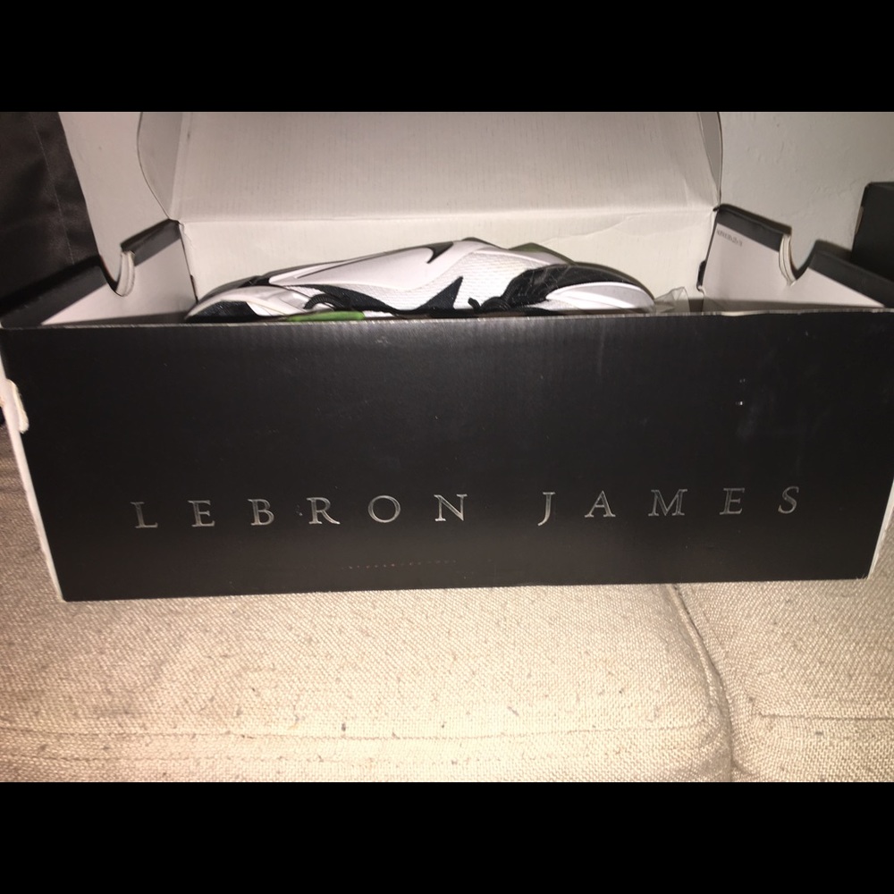 Lebron James size 6.5 men's and 8 in women's